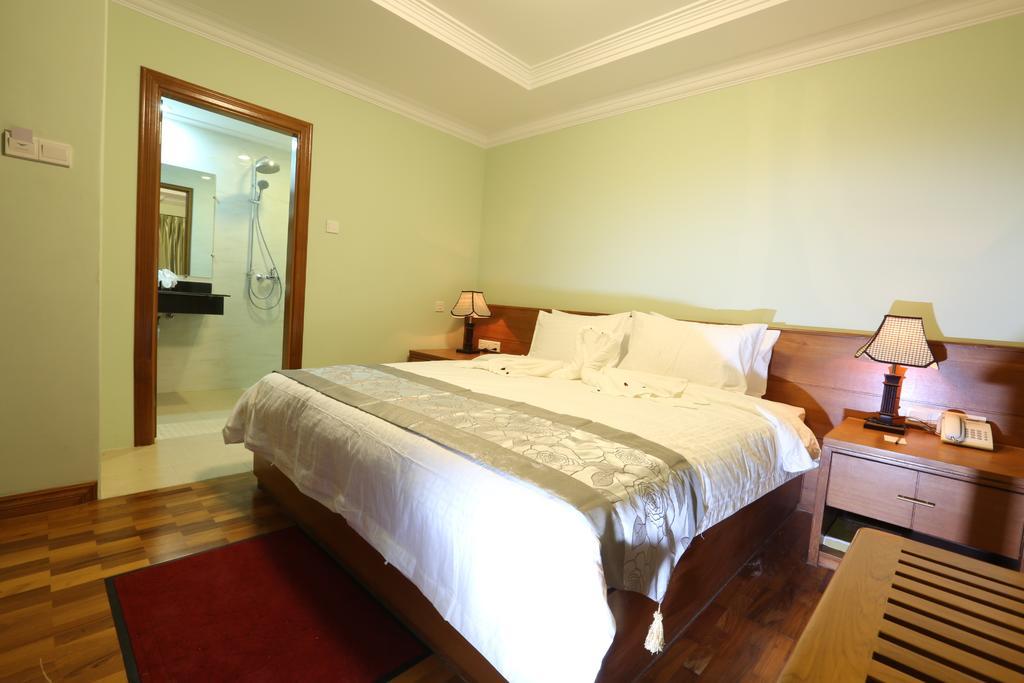 Hotel Royal King Yangon Dış mekan fotoğraf