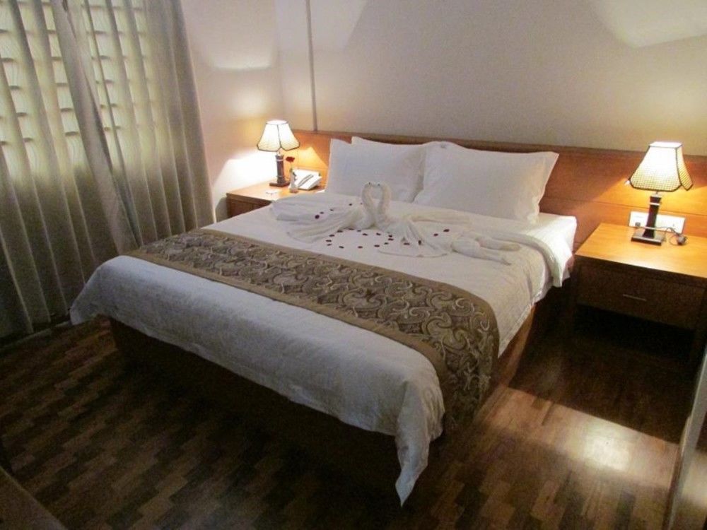 Hotel Royal King Yangon Dış mekan fotoğraf